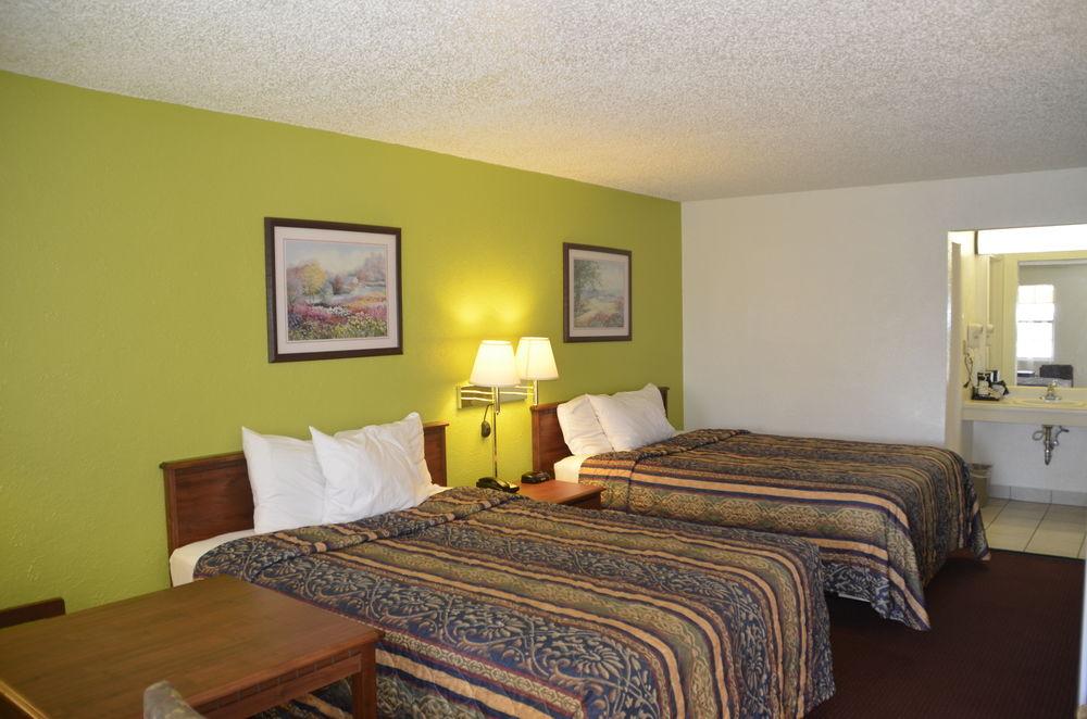 Days Inn By Wyndham San Antonio Lytle Extérieur photo