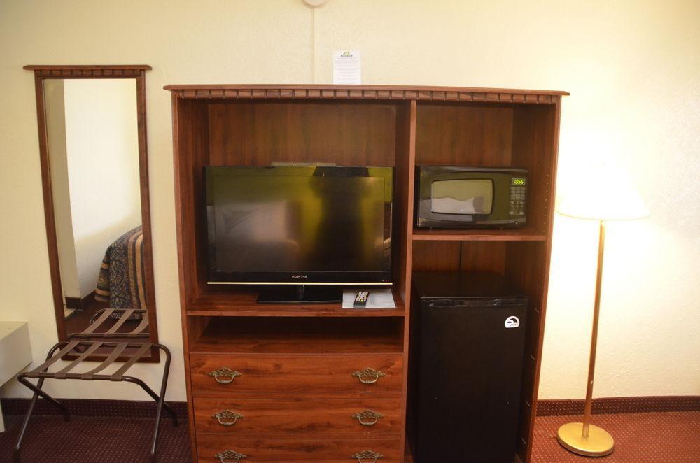 Days Inn By Wyndham San Antonio Lytle Extérieur photo