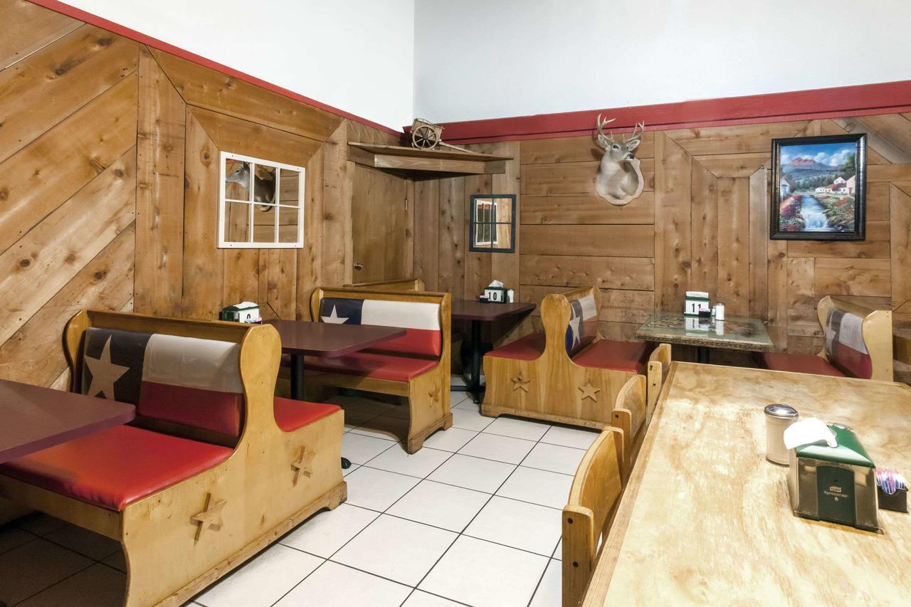 Days Inn By Wyndham San Antonio Lytle Extérieur photo