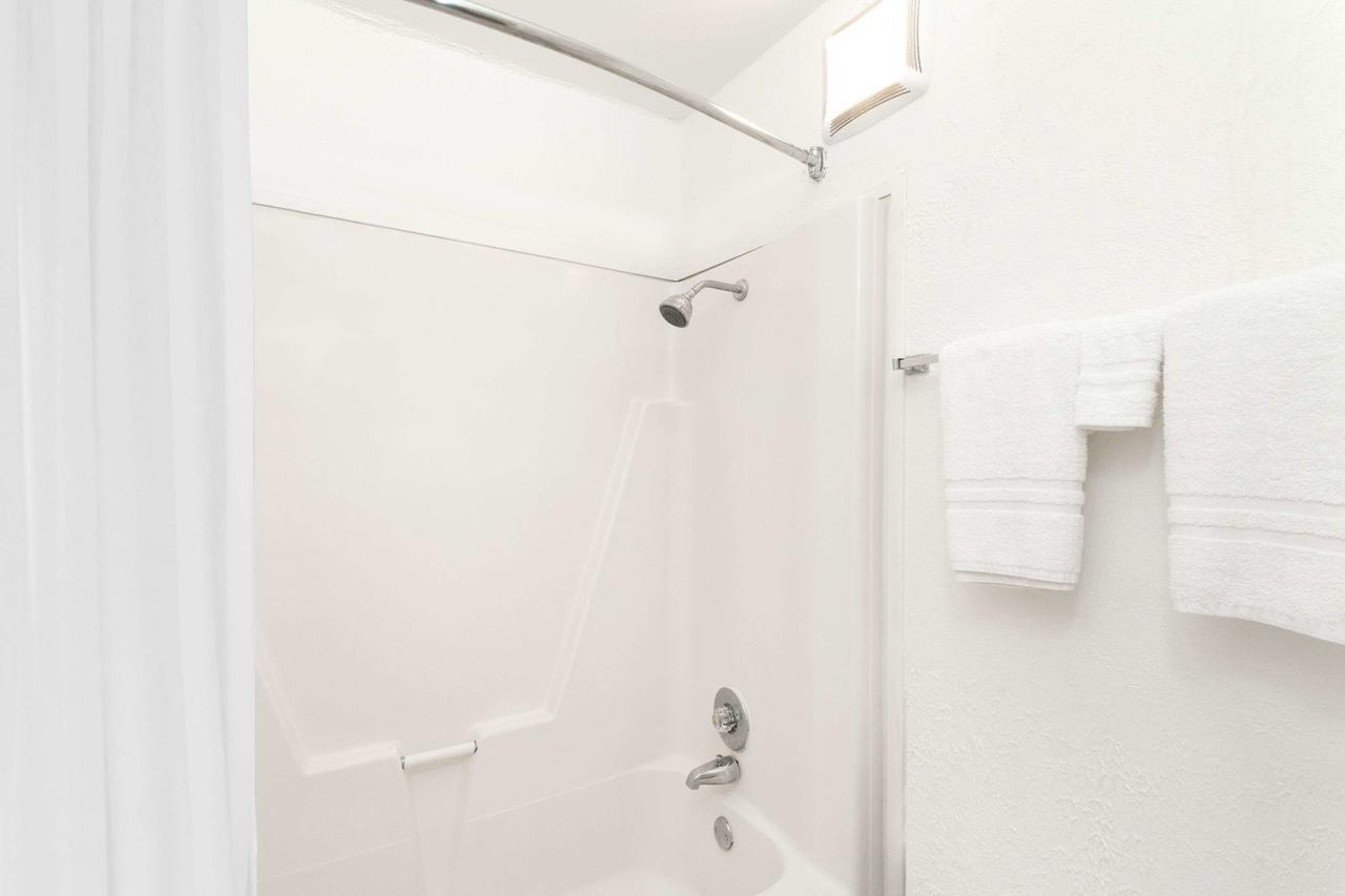 Days Inn By Wyndham San Antonio Lytle Extérieur photo