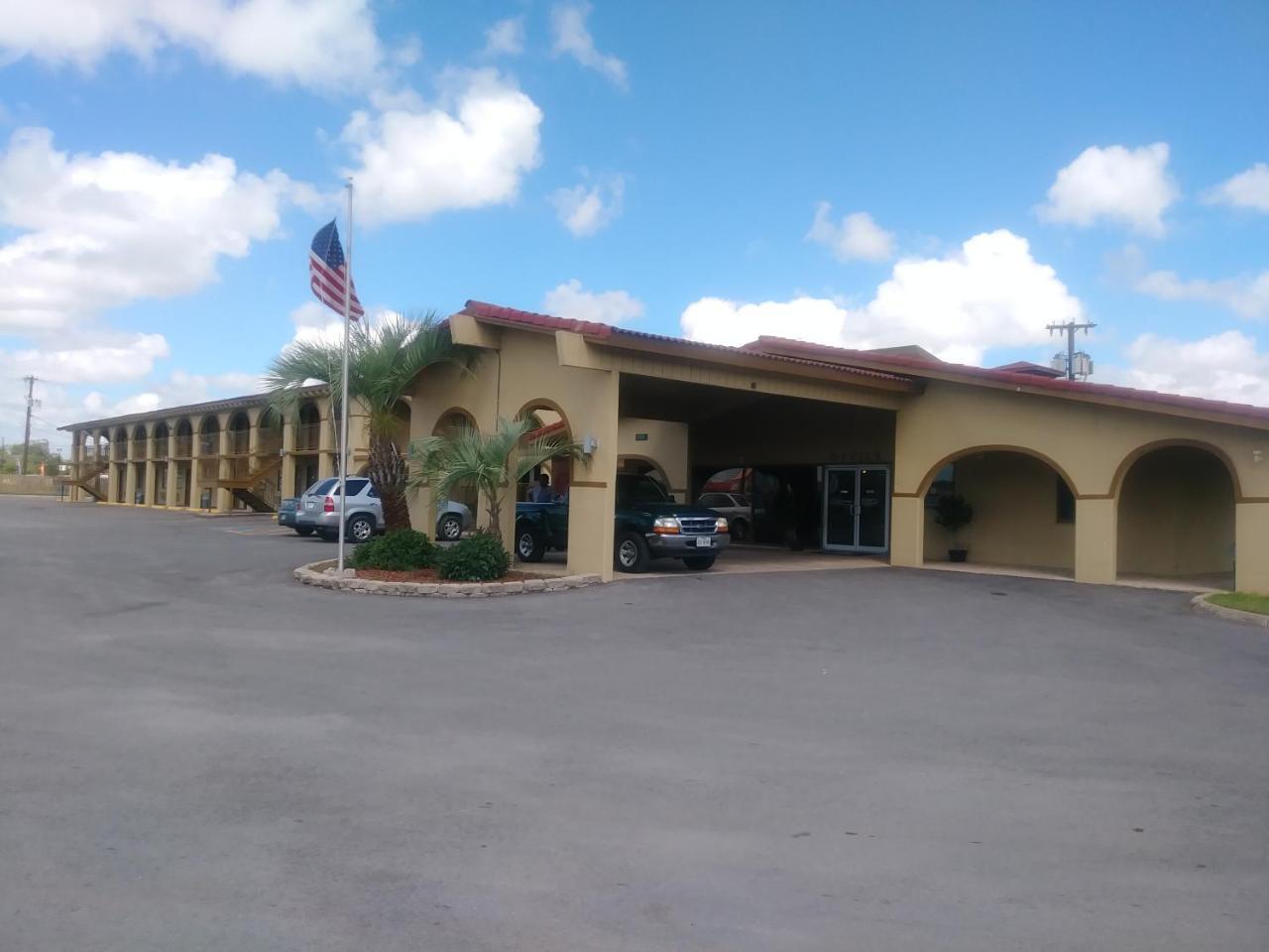 Days Inn By Wyndham San Antonio Lytle Extérieur photo