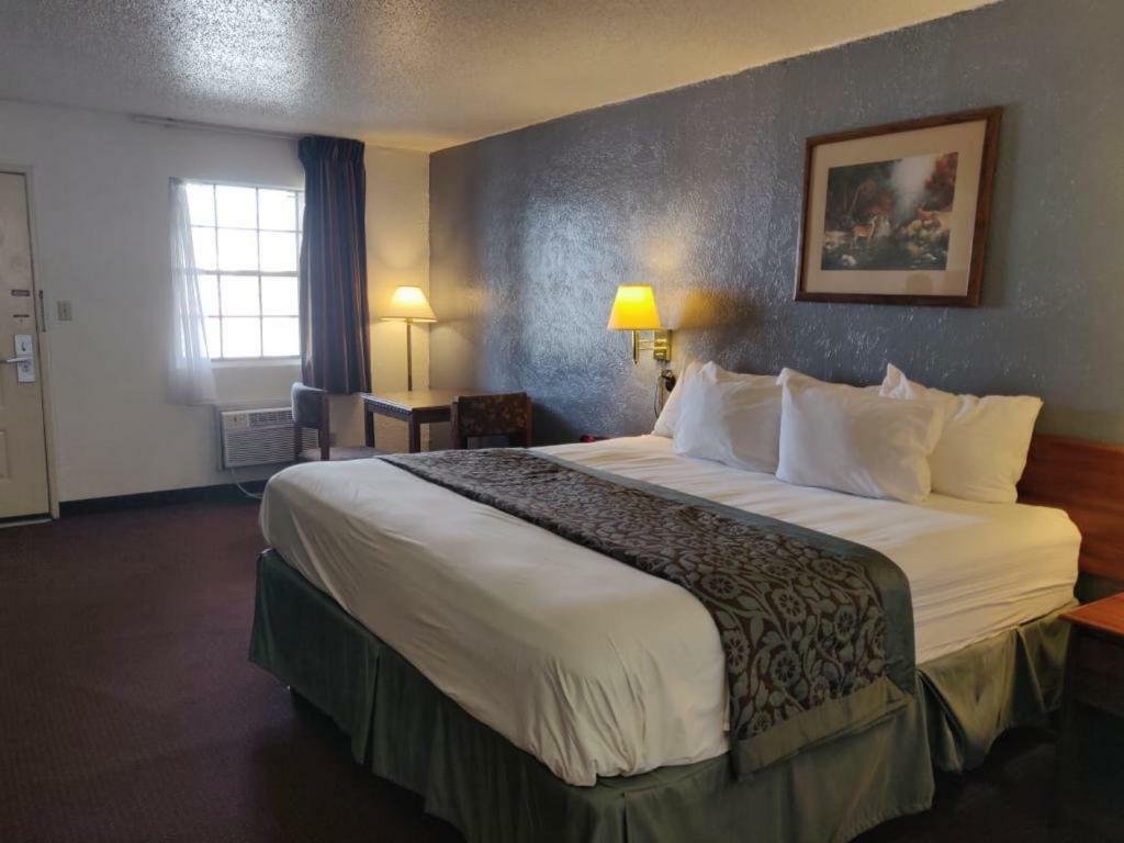 Days Inn By Wyndham San Antonio Lytle Extérieur photo
