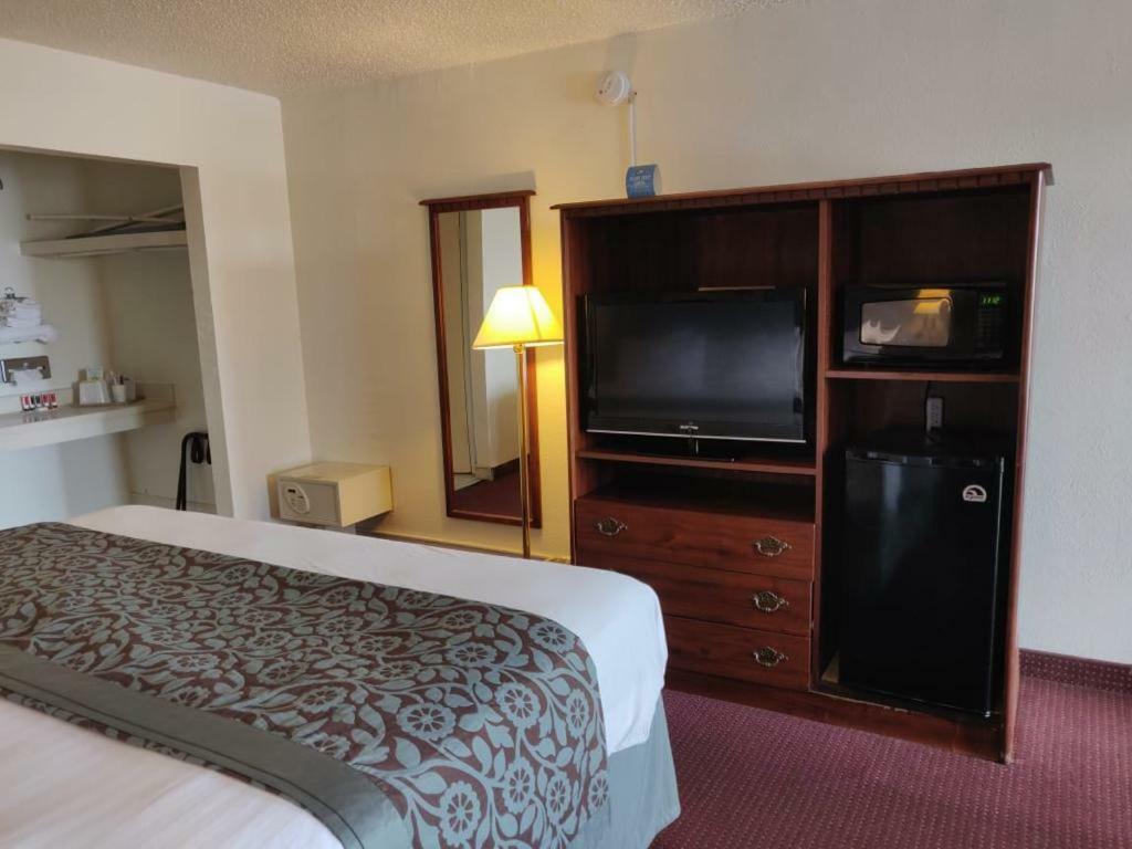 Days Inn By Wyndham San Antonio Lytle Extérieur photo